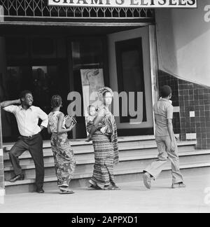 Zaire (ehemals Belgischer Kongo) Statue in Kinshasa Datum: 24. Oktober 1973 Ort: Kongo, Kinshasa, Zaire Schlüsselwörter: Kongolesen, Stadtansichten, Frauen Stockfoto