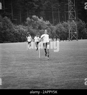 Kernploeg Niederländisches Team Treffen in Zeist im KNVB Sportzentrum Datum: 21. Mai 1974 Ort: Utrechter, Zeist Schlüsselwörter: Sport, Training, Fußball-Institution Name: KNVB, niederländische Mannschaft Stockfoto