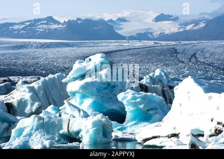 Detailfoto des isländischen Gletscher-Eisbergs in einer Eislagune Stockfoto