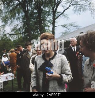 Koninginnedag in Tuin Paleis Soestdijk; Prinzessin Beatrix Datum: 30. April 1968 Schlagwörter: Königin DAG Personname: Beatrix, Prinzessin Stockfoto