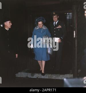 Prinz Constantijn und Prins Bernhard sind in Domkerk, Utrechter getauft; Königin Juliana und Prins Bernhard haben die Kirche verlassen Datum: 21. Februar 1970 Ort: Utrechter Schlüsselwörter: CHERK, Koningin, Taufe, Fürsten persönlicher Name: Bernhard, Fürst, Constantijn, Fürst, Juliana (Königin Niederlande) Name Der Einrichtung: Domkerk Stockfoto