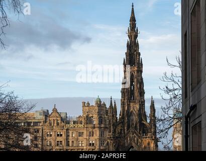Das Scott Monument und Jenners Kaufhaus in der Princes Street, Edinburgh Stockfoto
