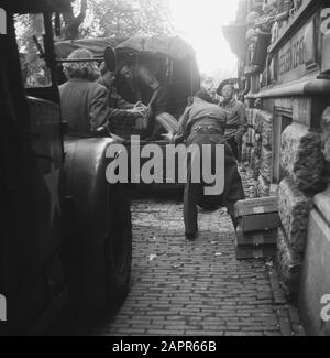 Lebensmittelladen von Fürst Bernhard [Hilfe zu Kinderheimen] Zweiter Weltkrieg, Lebensmitteleinrichtungen Datum: 1945 Schlüsselwörter: Weltkrieg, Lebensmitteleinrichtungen Stockfoto