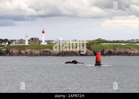 Die pointe Saint-Mathieu (Lok Mazé auf bretonisch) ist eine Landzunge in der Nähe von Le Conquet auf dem Gebiet der Gemeinde Plougonvelin in Frankreich. Um Stockfoto