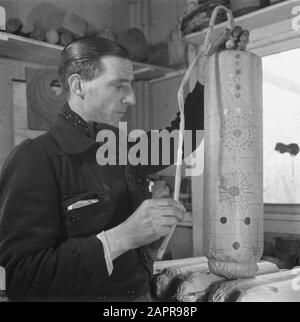 Bericht: Feuerwerk Leiden Datum: 22. Januar 1946 Ort: Leiden, Zuid-Holland Schlüsselwörter: Fabriken, Feuerwerk Stockfoto