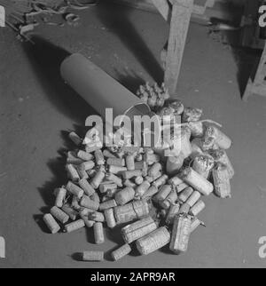 Bericht: Feuerwerk Leiden Datum: 22. Januar 1946 Ort: Leiden, Zuid-Holland Schlüsselwörter: Fabriken, Feuerwerk Stockfoto