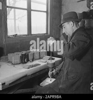 Bericht: Feuerwerk Leiden Datum: 22. Januar 1946 Ort: Leiden, Zuid-Holland Schlüsselwörter: Fabriken, Feuerwerk Stockfoto