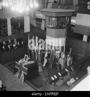 Pfadfinderdenkmal zum Geburtstag von Lord Robert Baden Powell in der Evangelischen Luthersekerk in Amsterdam. Datum: 25.Februar 1946 Ort: Amsterdam, Noord-Holland Schlüsselwörter: Gedenkfeiern, Pfadfinder Stockfoto