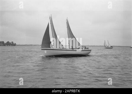 Segelwettbewerb bei Loosdrecht Datum: 7. September 1950 Ort: Loosdrecht Schlagwörter: Segelspiele Stockfoto