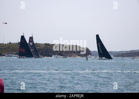 Wild Oats XI zu Beginn des Rolex Sydney Hobart Yacht Race 2019. Sydney Harbour, 26. Dezember 2019. Stockfoto