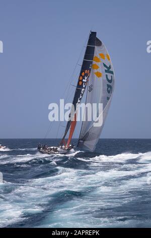 Sydney Hobart Yacht Race 2019. Infotrack Supermaxi Yacht zu Beginn des Rennens verlassen die Köpfe auf den Hafen von Sydney. Rolex Sydney Hobart. Stockfoto