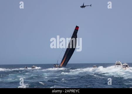 Sydney Hobart Yacht Race, Boxing Day 2019. Scallywag zu Beginn des Rennens Position aus dem Hafen heraus über die Köpfe. Rolex Sydney Hobart. Stockfoto