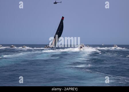 Wild Oats XI zu Beginn des Rolex Sydney Hobart Yacht Race 2019. Sydney Harbour, 26. Dezember 2019. Stockfoto