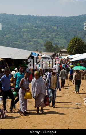 Straßenleben von Bonga, in der Region Kaffa, Äthiopien Stockfoto