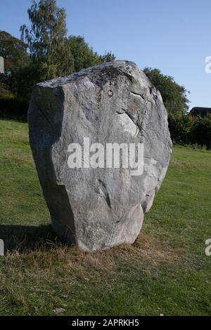Ein Stein am neolithischen Henge Monument in Avebury, Wiltshire, Großbritannien. Stockfoto