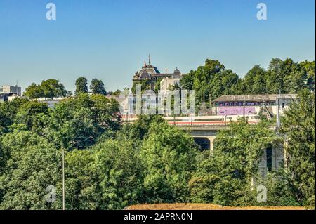 Bern, Schweiz - 30. Juli 2019: Panoramaaussicht am sonnigen Sommertag. Stockfoto