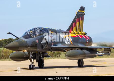 ZARAGOZA, SPANIEN - Mai 20,2016: Französische Luftwaffe Dassault Mirage 2000 fighter Jet plane Rollen auf Zaragoza Airbase. Stockfoto