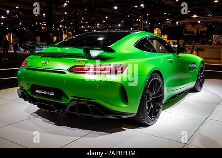 Brüssel - 9. JANUAR 2020: Der Sportwagen Mercedes-AMG GT R Coupé präsentiert sich auf der Autosalon 2020 in Brüssel. Stockfoto