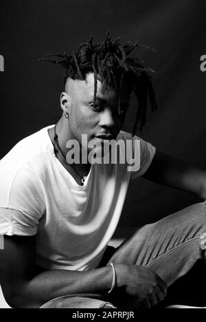 Studio Shoot Von Afrikanischen Modell Mit Dreadlock Stockfoto