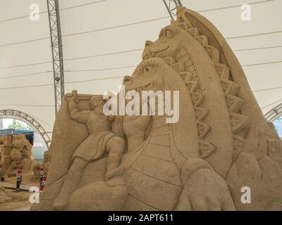 Skulpturen von Figuren aus russischen Märchen aus Sand. Russland Sotschi 06 22 2019 Stockfoto