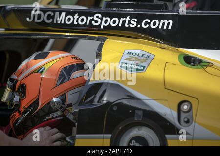 24. Januar 2020, Daytona Beach, Florida, USA: Der JDC-Miller Motorsportwagen Cadillac dpi fährt auf die Strecke, um für den Rolex 24 In Daytona auf dem Daytona International Speedway in Daytona Beach, Florida zu trainieren. (Bild: © Logan Arce/ASP) Stockfoto