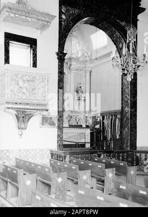 Madeira Funchal. Innere Wallfahrtskirche Igreja de Nossa Senhora do Monte: Blick auf einen Seitenaltar mit linker Kanzel Datum: 1934 Ort: Funchal, Madeira, Portugal Schlüsselwörter: Pilgerreisen, Statuen von Heiligen, Innenraum, Kirchenbauten Stockfoto