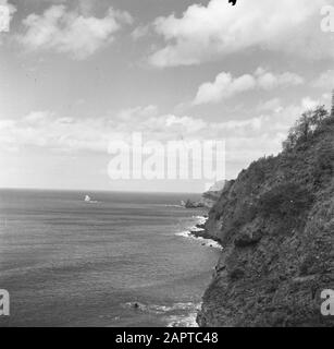 Reise nach Suriname und die niederländischen Antillen Blick auf die Küste von Saba Datum: 1947 Ort: Niederländische Antillen, Saba Schlüsselwörter: Küste Stockfoto