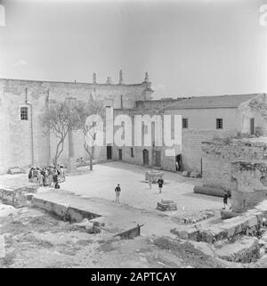 Israel 1948-1949: Galiläa Blick auf einen Platz in der Nähe der Mariä-Verkündigungs-Basilika in Nazaret Datum: 1948 Ort: Israel, Israel, Nazareth Schlüsselwörter: Architektur, Kirchengebäude, Plätze Stockfoto