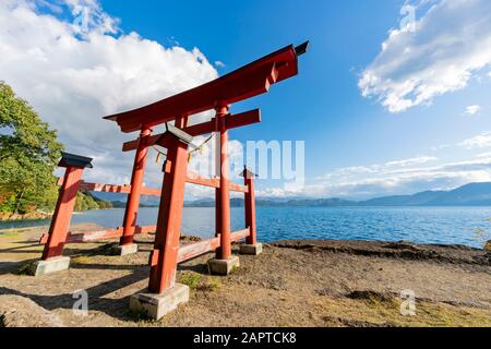 Akita, Okt 23: Morgenblick auf den berühmten Gozanoishi-Schrein am 23. Okt 2019 in Akita, Japan Stockfoto