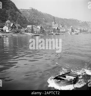 Rheinnavigation, Bericht vom Schleppschiff Damco 9: Westdeutschland Blick auf Sankt Goar Datum: 1. April 1955 Standort: Deutschland, Sankt Goar, Westdeutschland Schlagwörter: Hügel, Flüsse, Schwule, Stadtbild Stockfoto