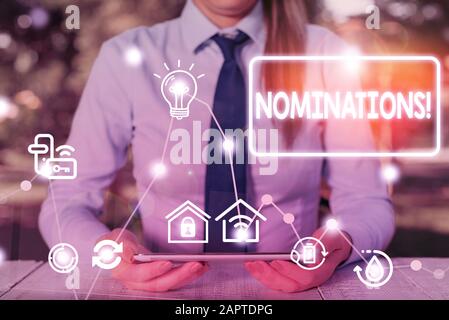 Schreiben Hinweis Nominierungen angezeigt. Business Konzept für Maßnahmen der Ernennung oder für Preis nominiert werden Stockfoto