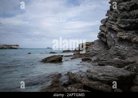 Felsküste von Cala Sorta auf Mallorca Spanien Stockfoto