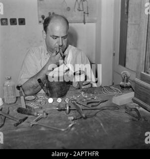 Naher Osten 1950-1955: Jordanien - Amman Golddatum bearbeiten: 1950 Ort: Amman, Jordan Schlagwörter: Goldschmiede, Juweliere Stockfoto