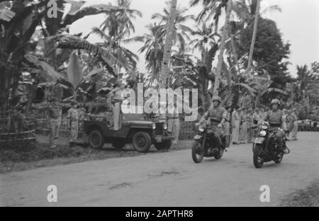 Salatiga. Feier des 134-jährigen Jubiläums der Husaren von Boreel durch die 2. Eskadron Gepanzerte Autos Der Defilé wurde von Oberst D.R.A. van langen genommen Datum: 25. November 1947 Ort: Indonesien, Java, Niederländische Ostindien, Salatiga Stockfoto