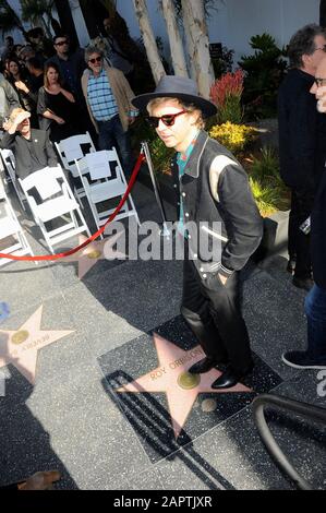 Los Angeles, Kalifornien. Januar 2020. Beck bei der Induktionsfeier für Star auf dem Hollywood Walk of Fame für Sir Lucian Grainge, Hollywood Boulevard, Los Angeles, CA 23. Januar 2020. Gutschrift: Michael Germana/Everett Collection/Alamy Live News Stockfoto