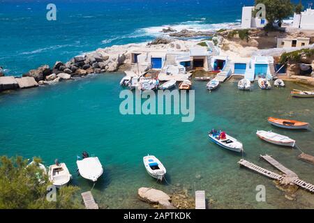 Hafen; Mandrakia Village, Milos Island, Kykladen, Griechenland Stockfoto