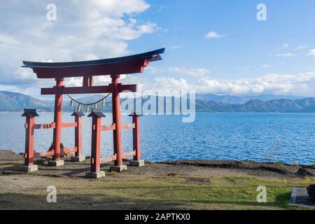 Akita, Okt 23: Morgenblick auf den berühmten Gozanoishi-Schrein am 23. Okt 2019 in Akita, Japan Stockfoto