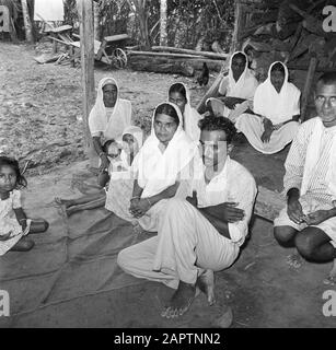 Reise nach Suriname und die Hindu-Opferzeremonie der niederländischen Antillen in neuer Nickerie Datum: 1947 Ort: Neue Nickerie, Suriname Schlüsselwörter: Gläubige, Religion Stockfoto