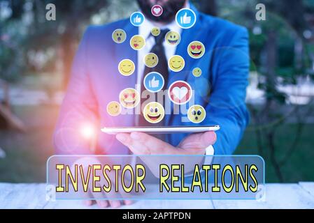 Handschriftertext zum Schreiben von Investor Relations. Konzeptionelle Verantwortung für die Verwaltung von Fotos, die Finanzierungen integriert Stockfoto