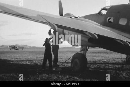 Hudson Mk III Serienr. V9036 Makassar, von 320 (niederländischen) Squadron RAF Coastal Command auf dem RAF-Stützpunkt Leuchars in Fife in Schottland. Geschenk der Bevölkerung von Niederländisch-Ostindien Datum: 1941 Ort: Großbritannien, Schottland Schlagwörter: Luftwaffe, Marine, Zweiter Weltkrieg, Flugzeugeinrichtung Name: RAF Stockfoto