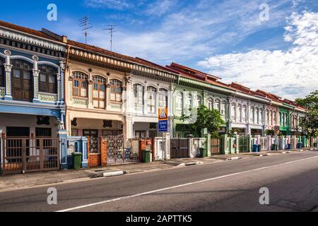 Farbenfrohe Peranakan-Häuser. Das Wort Peranakan verwendete die Einheimischen, um ausländische Einwanderer anzusprechen, die Familien in Singapur, Singapur, niedergelassen haben Stockfoto