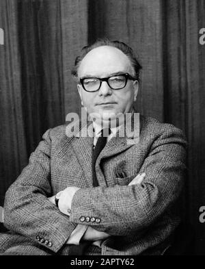 Konferenz der Dr. Wiardi Beckman Stiftung, einer der Sprecher ist Architekt Prof. J.B. Bakema; Stockfoto