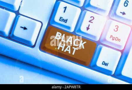 Schreiben Hinweis zu schwarzen Hut. Business Konzept für in Bezug schlecht demonstrieren vor allem ein Bösewicht oder kriminelle Weiß pc-Tastatur mit Hinweis verwendet Stockfoto
