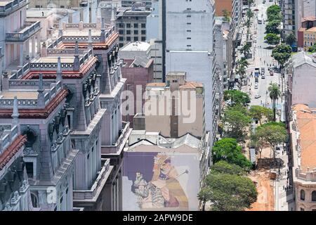 Sao Paulo SP, Brasilien - 22. November 2019: Blick auf den Teil von Edificio Martinelli, Martinelli und die Sao Joao Avenue. Historische Innenstadt von t Stockfoto