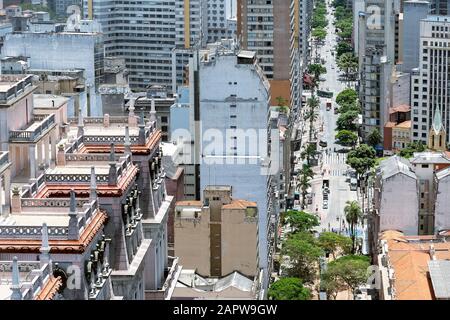 Sao Paulo SP, Brasilien - 22. November 2019: Blick auf einen Teil des Edificio Martinelli-, Martinelli-Gebäudes und die Sao Joao Avenue. Historische Innenstadt von c Stockfoto