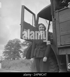 HIE [Holland in England]/Anefo London Serie Mitglied des (Freiwilligen) Women's Help Corps während der Übungen Anmerkung: Foto wird am Tag [19. Juli 1944] veröffentlicht, dass die VHK eine offizielle militärische Komponente Ist, Wurde Datum: Juli 1944 Standort: Großbritannien Schlüsselwörter: Militär, Übungen, Weltkrieg, Frauen Institutionenname: VHK, Frauen-Hilfskorps Stockfoto