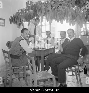 Naher Osten 1950-1955: Libanesische libanesische Männer zum Mittagessen Datum: 1950 Ort: Libanon Schlüsselwörter: Mahlzeiten, Männer Stockfoto