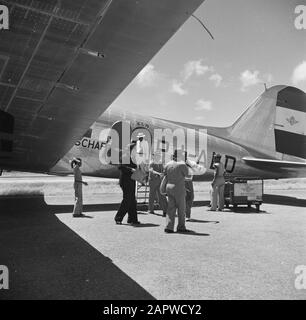 Reisen nach Suriname und zum Flughafen Niederländische Antillen Subi Blanco am Bonaire Datum: 1947 Ort: Bonaire, Niederländische Antillen Schlüsselwörter: Reisende, Flugzeuge, Flughäfen Stockfoto