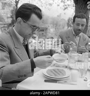 Naher Osten 1950-1955: Libanesisches Mittagessen mit dem Gericht Meze Datum: 1950 Ort: Beirut, Libanon Schlüsselwörter: Mahlzeiten Stockfoto
