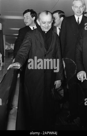 Mgr. [Don] Hélder Câmara, Bischof von Rezife, Brasilien, trifft auf Schiphol ein Datum: 29. Mai 1970 Ort: Noord-Holland, Schiphol Schlüsselwörter: Ankunft, Name der Bischofsperson: Câmara, Hélder Stockfoto